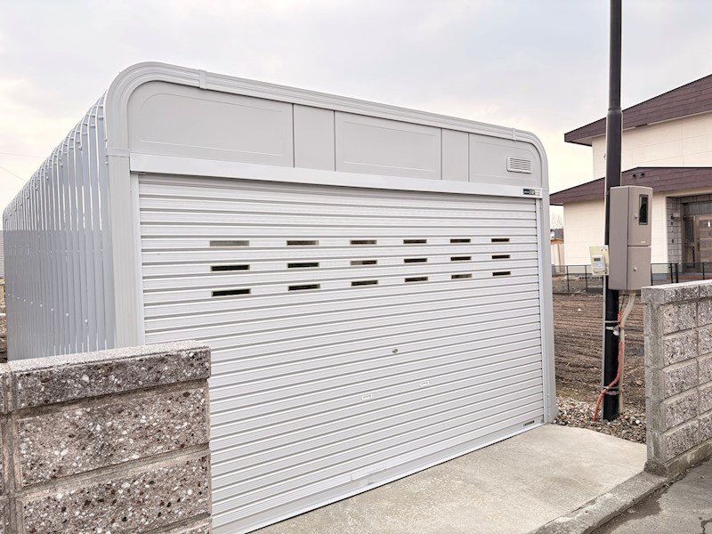 美山町南８丁目４５番　戸建て 現地写真（駐車場）