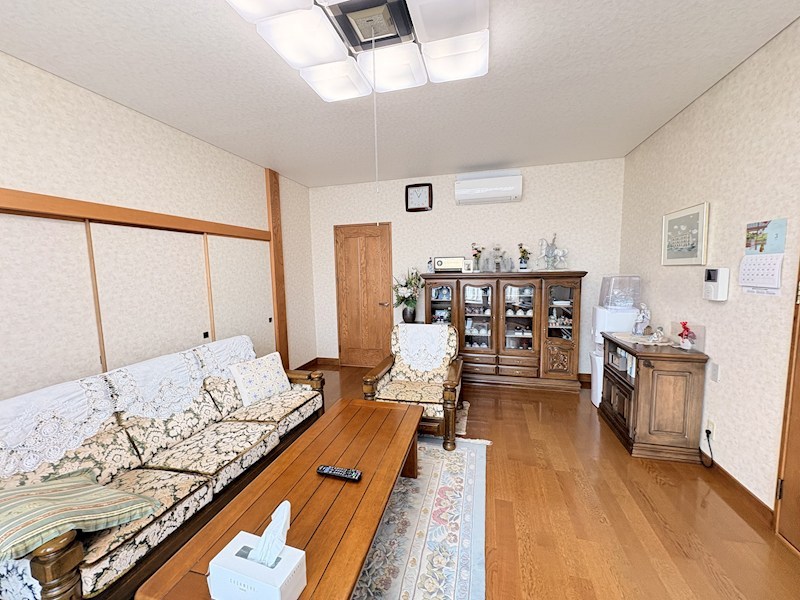 美山町南８丁目４５番　戸建て 内観写真（リビング）