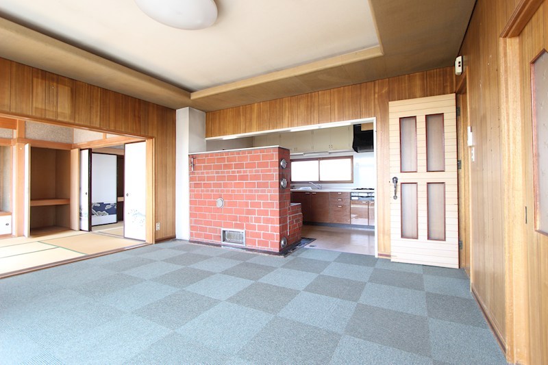 とん田西町２７４番　戸建て 内観写真（リビング）