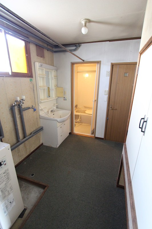 とん田西町２７４番　戸建て 内観写真（洗面台・洗面所）