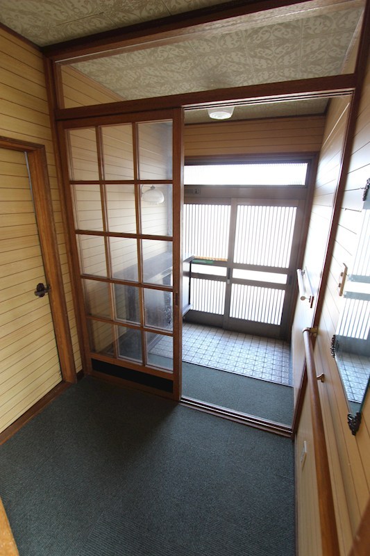 とん田西町２７４番　戸建て 現地写真（玄関）