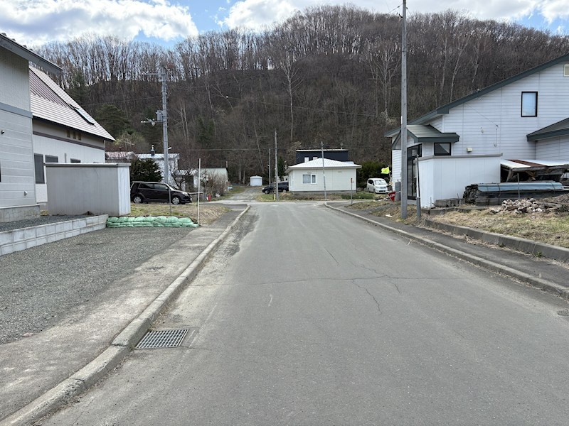 川東２１番　戸建て 現地写真（前面道路含む現地写真）