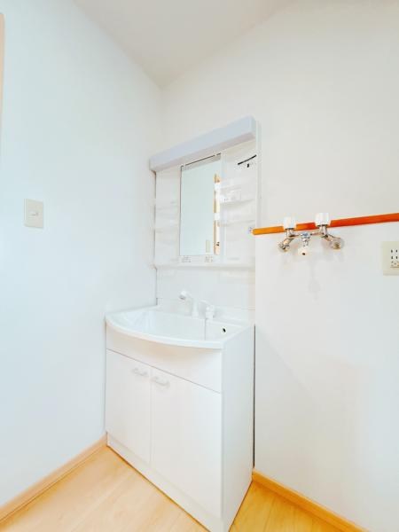 川東２１番　戸建て 内観写真（洗面台・洗面所）