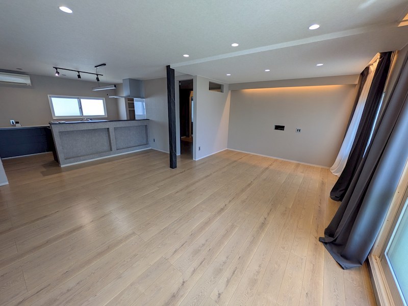 泉町２丁目７番　戸建て 内観写真（リビング）