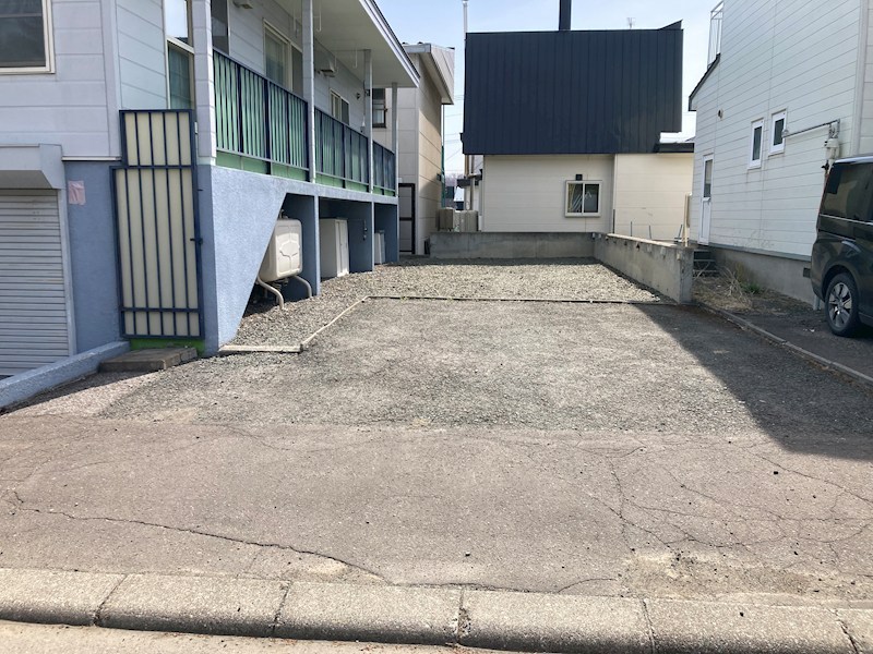 泉町２丁目７番　戸建て 現地写真（駐車場）