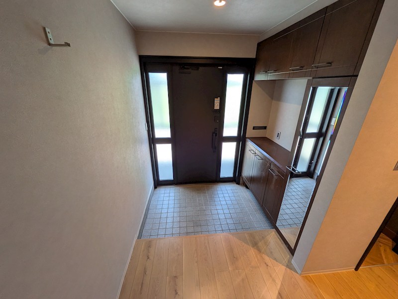 泉町２丁目７番　戸建て 現地写真（玄関）