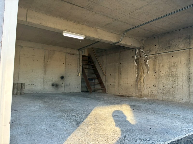 柏陽町５５７番　戸建て 現地写真（駐車場）