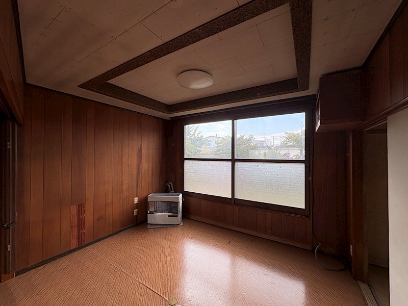 東陵町１０番　戸建て 内観写真（リビング）