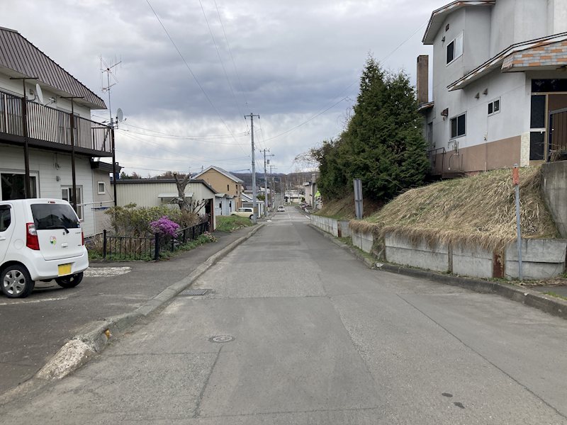 東陵町１０番　戸建て 現地写真（前面道路含む現地写真）