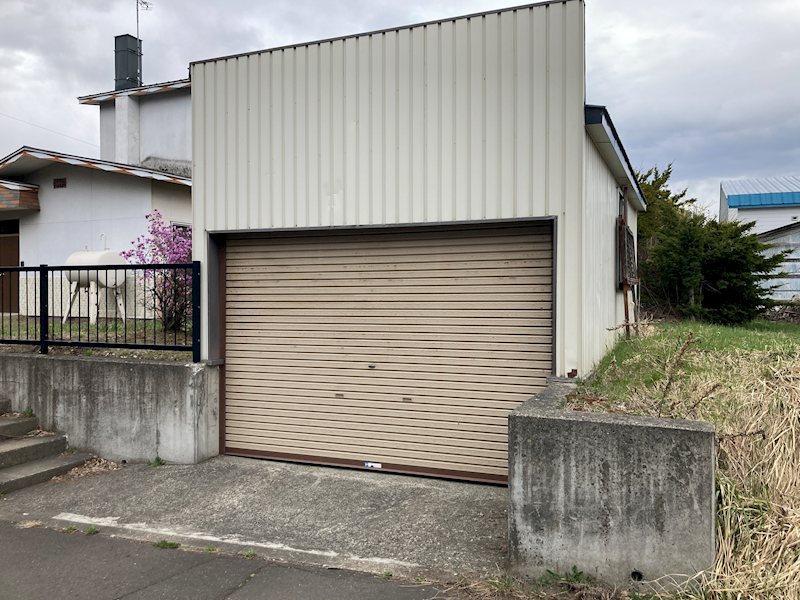 東陵町１０番　戸建て 現地写真（駐車場）