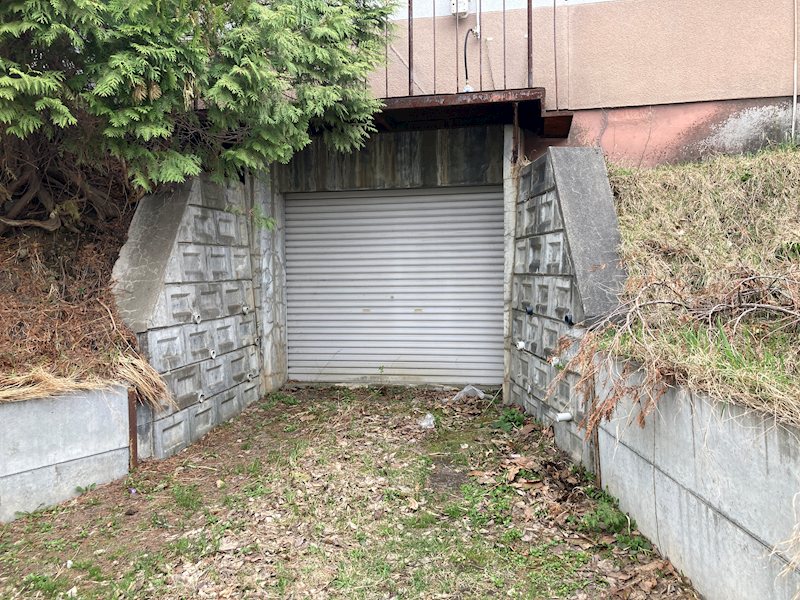 東陵町１０番　戸建て 現地写真（駐車場）