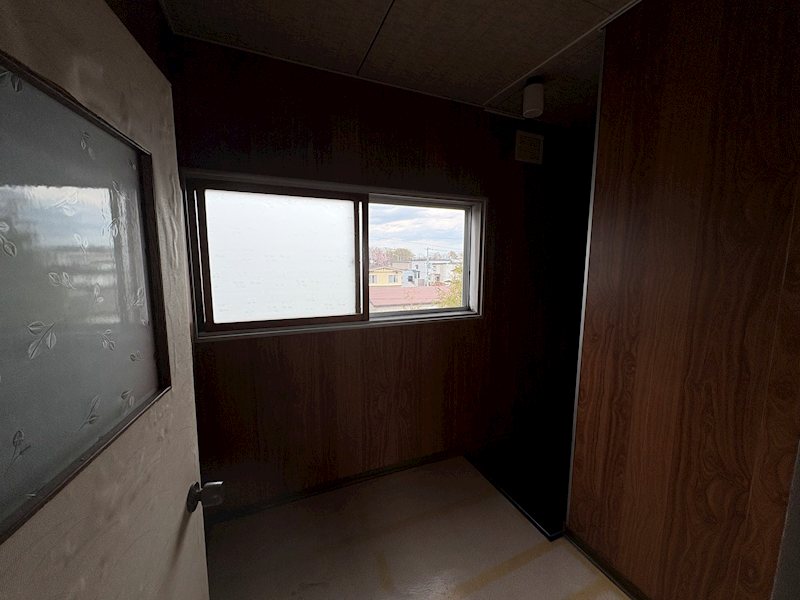 東陵町１０番　戸建て 内観写真（リビング以外の居室）