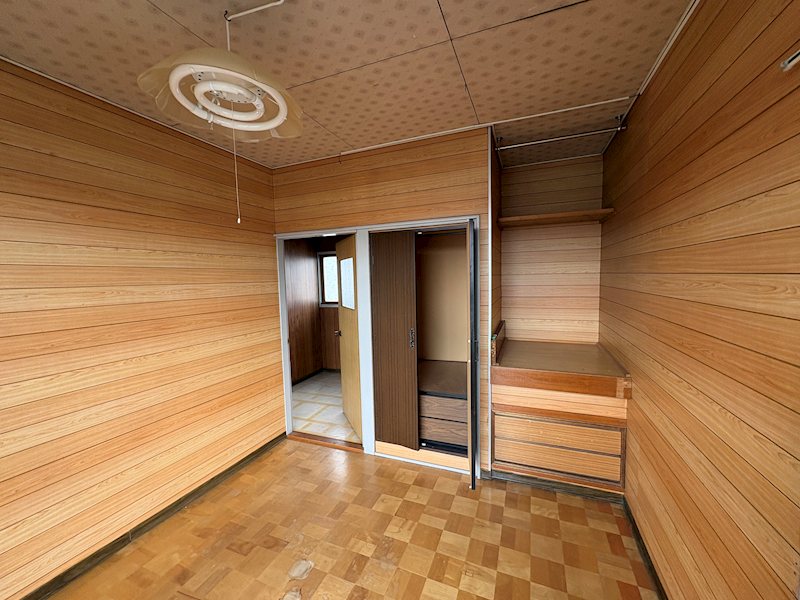 東陵町１０番　戸建て 内観写真（リビング以外の居室）