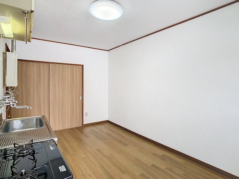 美山町南２丁目９番　共同住宅 内観写真（リビング）