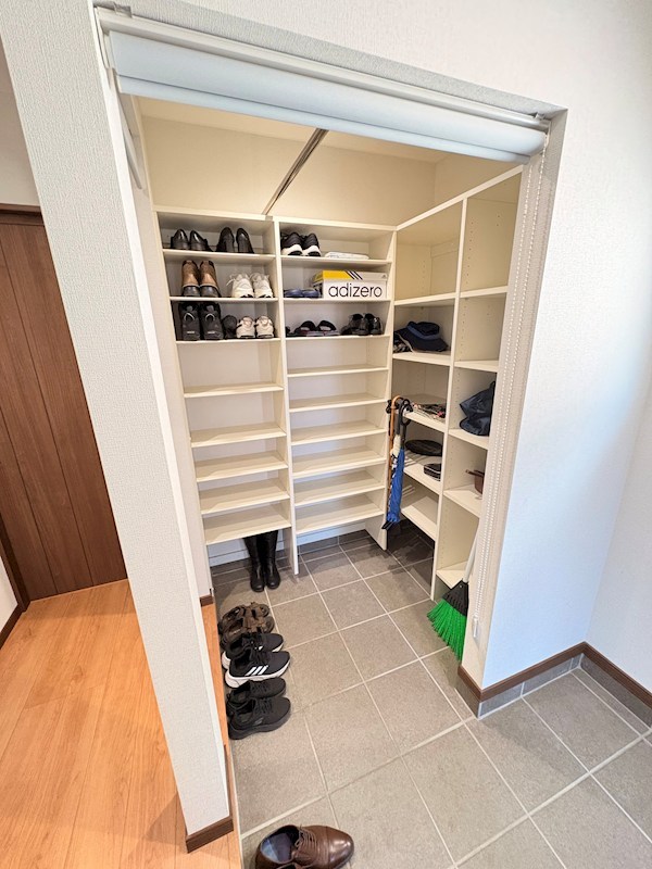 泉町４丁目１６９番　戸建て 内観写真（収納）