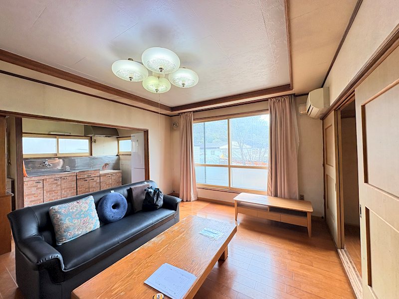 川東３４０番　戸建て 内観写真（リビング）