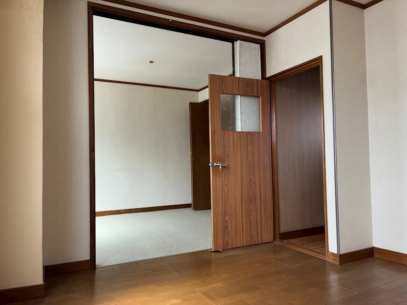広明町１９９番　戸建て 内観写真（リビング以外の居室）