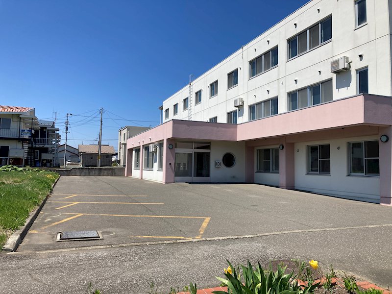 美芳町１０丁目１番　寄宿舎 現地写真（駐車場）