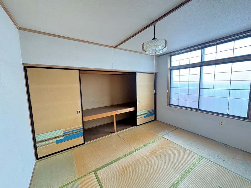 柏陽町５５７番　戸建て 内観写真（収納）