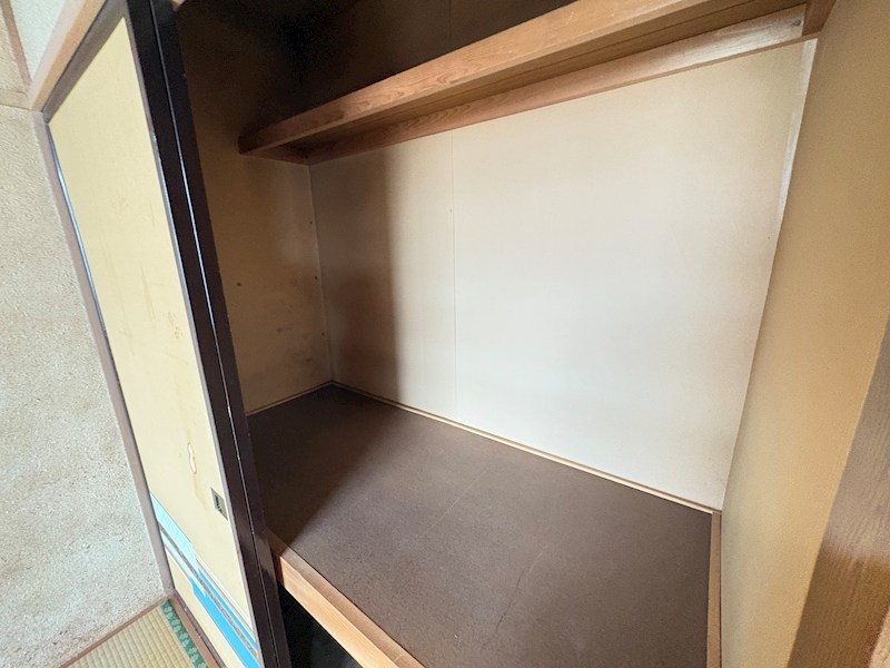 柏陽町５５７番　戸建て 内観写真（収納）