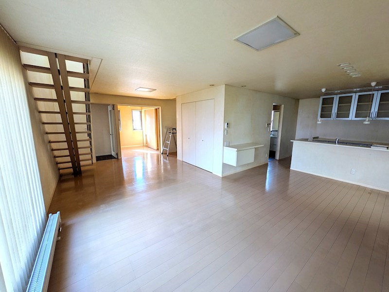 川東５６番　戸建て 内観写真（リビング）