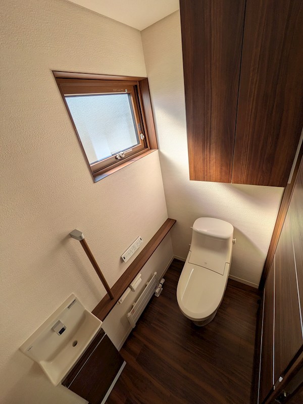 川東５６番　戸建て 内観写真（トイレ）