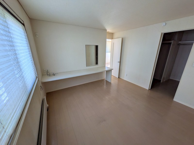 川東５６番　戸建て 内観写真（リビング以外の居室）