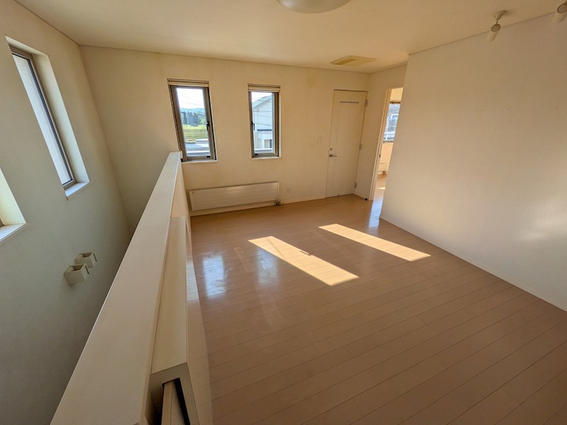 川東５６番　戸建て 内観写真（リビング以外の居室）