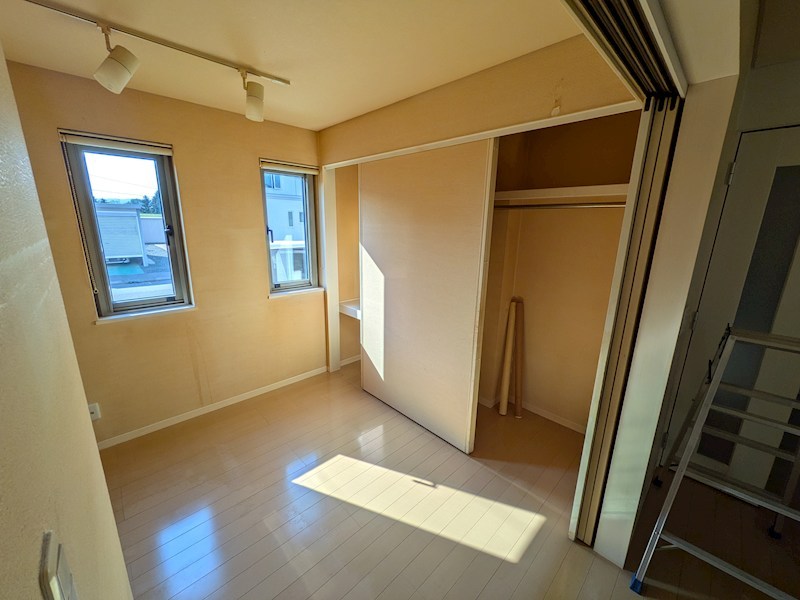 川東５６番　戸建て 内観写真（収納）