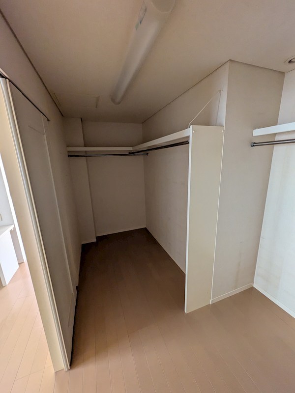 川東５６番　戸建て 内観写真（収納）
