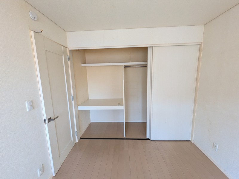川東５６番　戸建て 内観写真（収納）