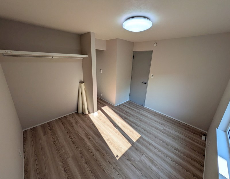 美山町南１０丁目３７番　戸建て 内観写真（リビング以外の居室）