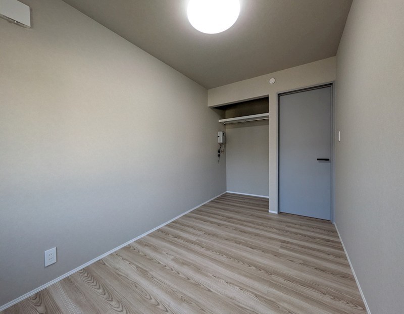 美山町南１０丁目３７番　戸建て 内観写真（リビング以外の居室）