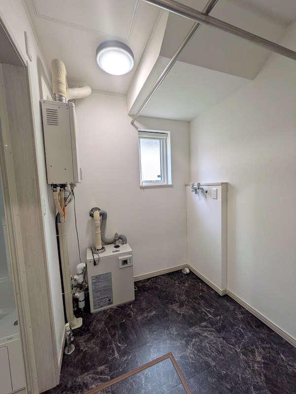 東三輪４丁目１６番　戸建て 内観写真（洗面台・洗面所）