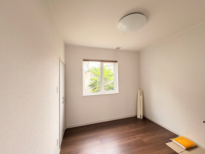東三輪４丁目１６番　戸建て 内観写真（リビング以外の居室）