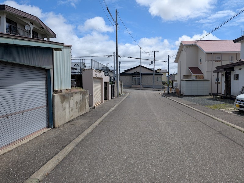 美山町西５丁目５０番　戸建て 現地写真（前面道路含む現地写真）