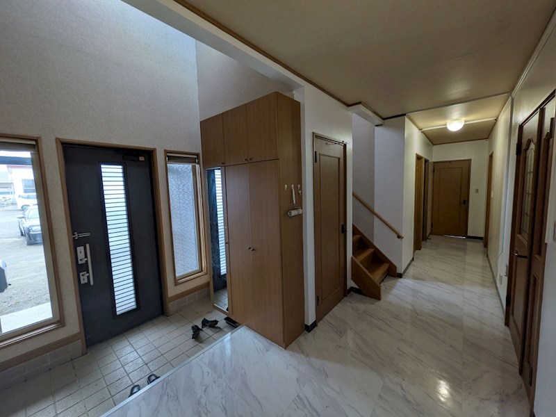 西三輪２丁目６６２番　戸建て 現地写真（玄関）