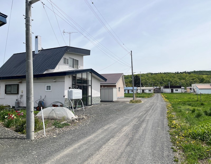 留辺蘂町旭中央２９番　戸建て 現地写真（前面道路含む現地写真）