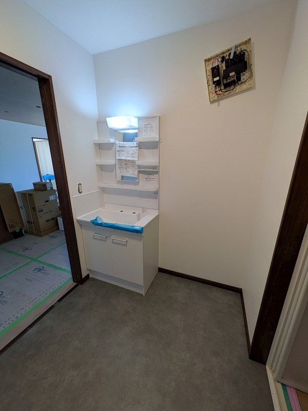 中央三輪３丁目５３０番　戸建て 内観写真（洗面台・洗面所）
