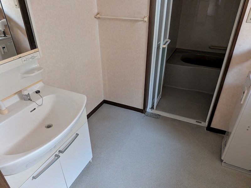 中央三輪３丁目５３０番　戸建て 内観写真（洗面台・洗面所）