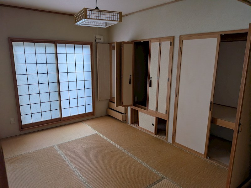 中央三輪３丁目５３０番　戸建て 内観写真（リビング以外の居室）