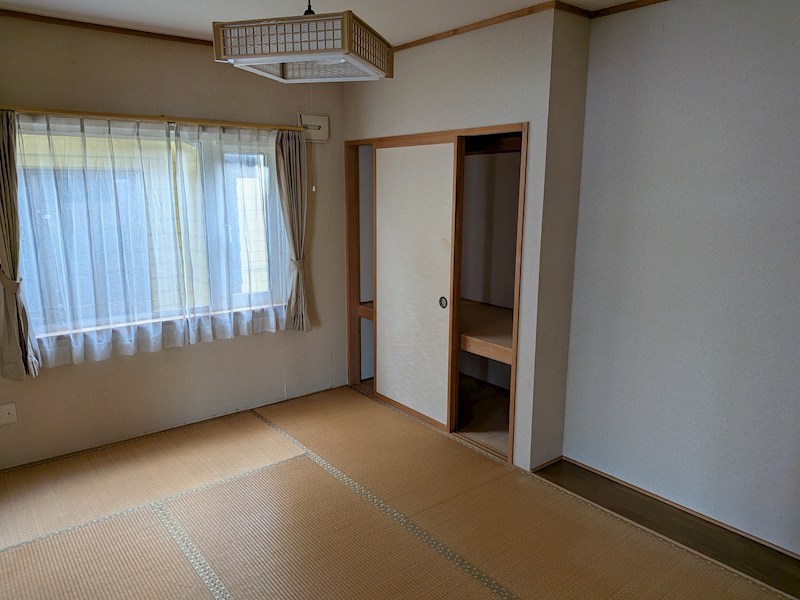 中央三輪３丁目５３０番　戸建て 内観写真（リビング以外の居室）