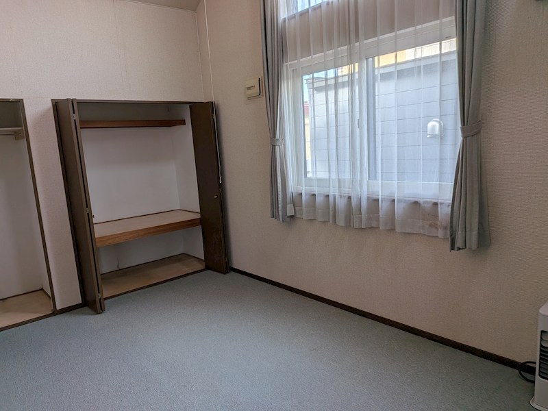 中央三輪３丁目５３０番　戸建て 内観写真（リビング以外の居室）