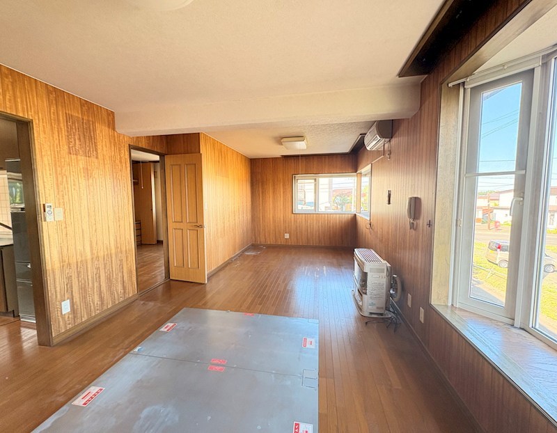 三楽町１９４番　戸建て 内観写真（リビング）