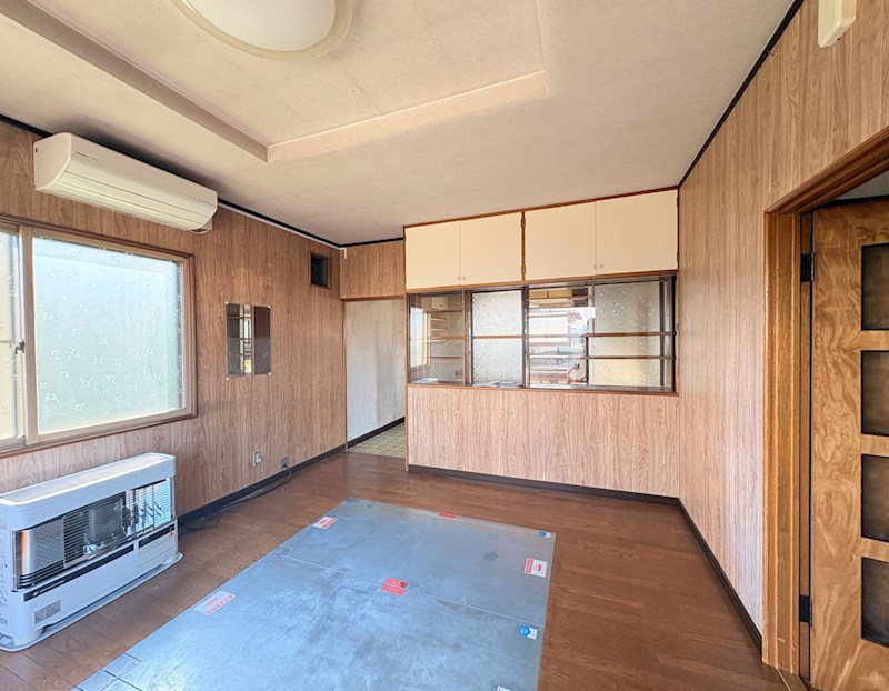 三楽町１９４番　戸建て 内観写真（リビング）
