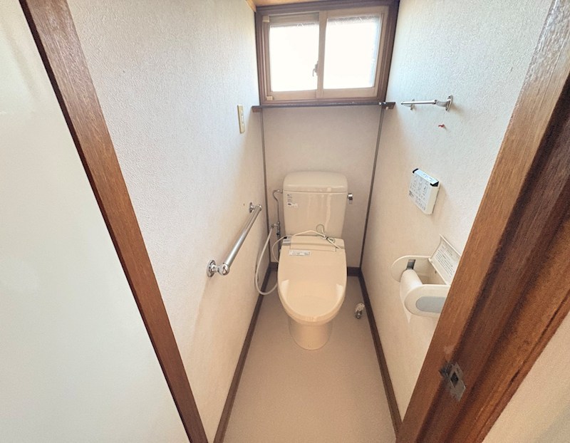 三楽町１９４番　戸建て 内観写真（トイレ）