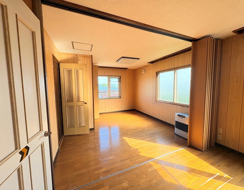 三楽町１９４番　戸建て 内観写真（リビング以外の居室）