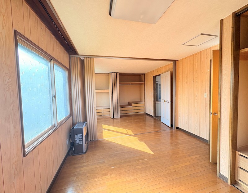 三楽町１９４番　戸建て 内観写真（リビング以外の居室）