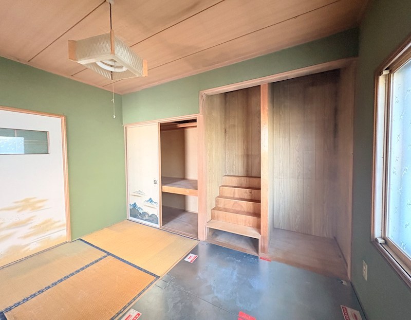 三楽町１９４番　戸建て 内観写真（収納）