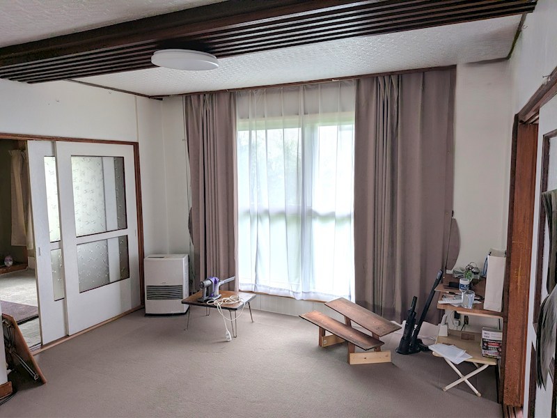 美山町南７丁目４番　戸建て 内観写真（リビング）
